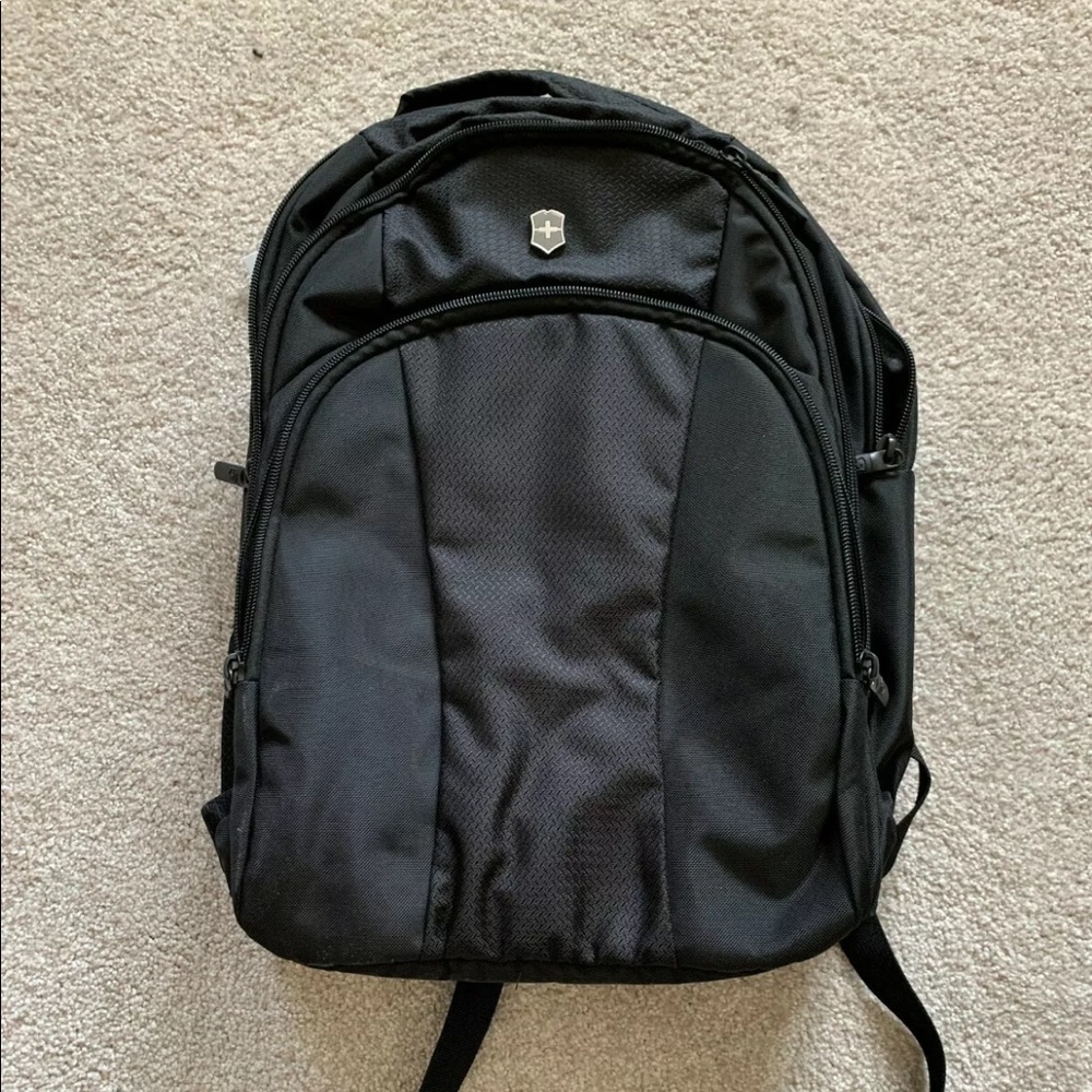 New NWT Victorinox Journey Passage 16" Laptop Backpack Black